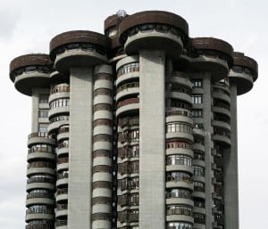 Edificios raros: las Torres Blancas de Madrid
